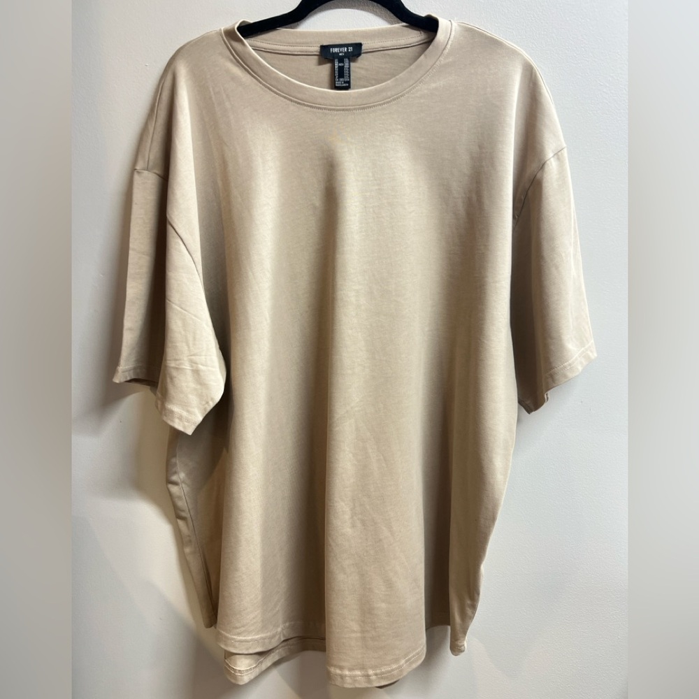 Forever 21 Men's The Scoop Hem Crewneck Tee (Curved Hem)